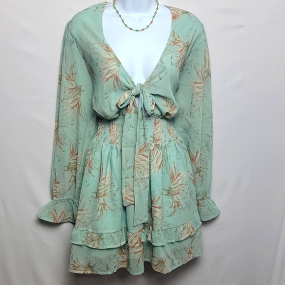 Women V-NECK Chiffon Print Self Tie Knot Front Dress - Picture 2 of 9